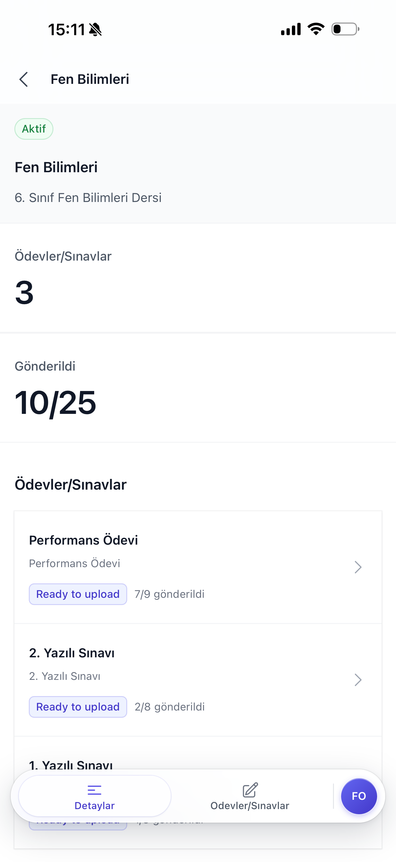 Fen Bilimleri ders detayı; Aktif rozeti, 3 Ödev/Sınav, 10/25 Gönderildi, Performans Ödevi (7/9 gönderildi), 2. Yazılı Sınavı (2/8 gönderildi) ve 1. Yazılı Sınavı satırları görülüyor; alt menüde Detaylar ve Ödevler/Sınavlar sekmeleri.